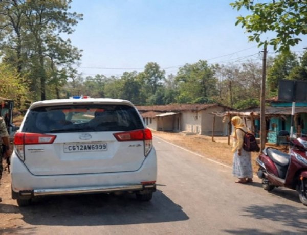 कोरबा: एक इशारे पर रुकी कलेक्टर की कार, सड़क पर ही सुनी महिला की पीड़ा