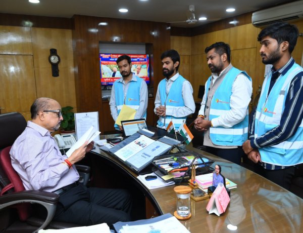 राज्यपाल श्री डेका से फिल परमार्थ आश्रम के संस्थापक ने की भेंट