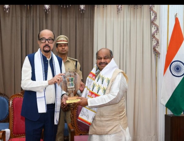 “पढ़ो, बढ़ो और देश का नाम रोशन करो”—पुरंदर मिश्रा का युवाओं को संदेश