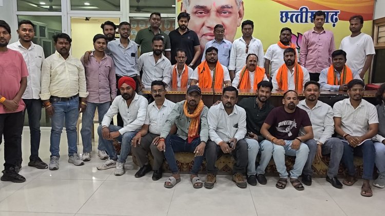 भारतीय जनता पार्टी रायपुर जिला झुग्गी झोपड़ी प्रकोष्ठ द्वारा 6 अप्रैल भाजपा स्थापना दिवस एवं 14 अप्रैल डॉ. भीमराव अंबेडकर जयंती को समरसता दिवस के रूप में मनाते हुए 1000 लोगों को समरसता भोज का आयोजन – ब्रिजेश अग्रवाल 