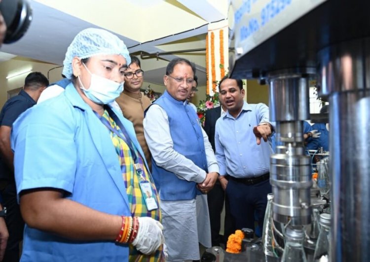 लखपति दीदी योजना को मिली रफ़्तार: रायपुर के हाईटेक वाटर प्लांट से महिलाएं कमा रहीं हर महीने 15 हजार तक मानदेय