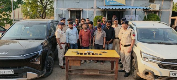बाराती बनकर पहुंची पुलिस ने आठ जुआरियों को किया गरफ्तार