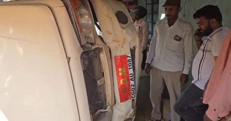 नशे में धूत बाइक सवार को बचाने के चक्कर में SDM की गाड़ी दुर्घटनाग्रस्त, ड्राइवर और आरक्षक गंभीर रूप से घायल