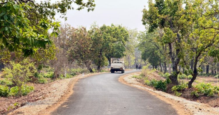 पोलमपल्ली से अरलमपल्ली सड़क बनने से खुश है ग्रामीण…नक्सल गढ़ में विकास की नई जीत