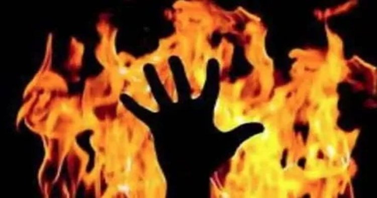 CG – दिल दहला देने वाली घटना : छोटे भाई ने मां के सामने बड़े भाई को जिंदा जलाया, फिर जो हुआ….