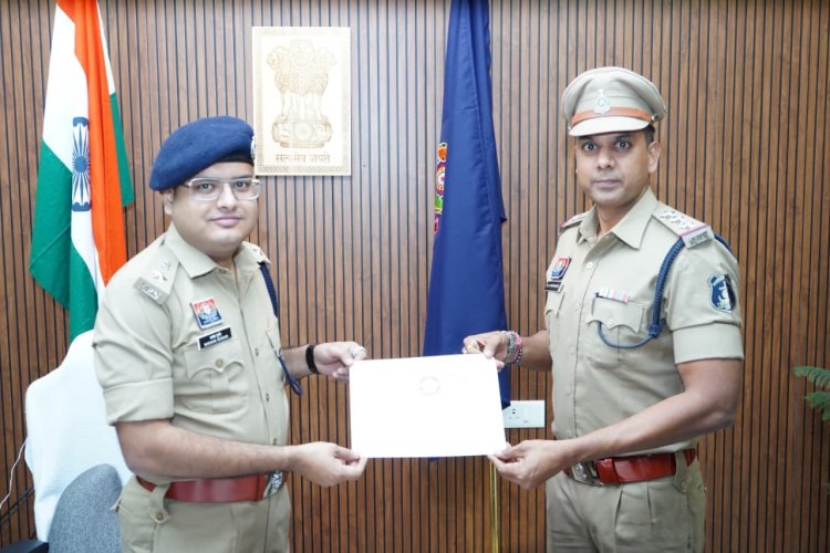 नॉर्थ जोन में उत्कृष्ट कार्य करने वाले पुलिस अधिकारी-कर्मचारी “कॉप ऑफ द मंथ” से सम्मानित