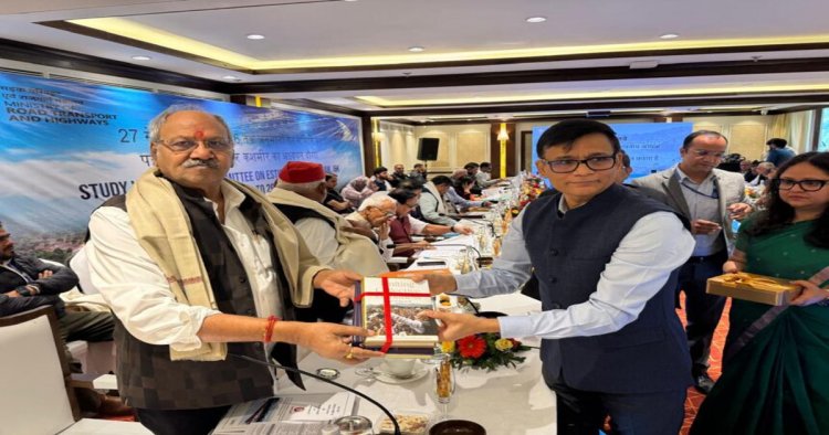 पहलगाम में एस्टीमेट कमेटी की बैठक: सांसद बृजमोहन ने जम्मू-कश्मीर के विकास और बैंकिंग कार्यप्रणाली पर उठाए सवाल