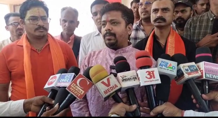 मातंगी धाम की  दिव्य शक्तियों का दावा करने वाले प्रेमा साईं अपनी जान की सुरक्षा मांगने पहुंचे थाने