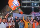 भाजपा के ऐतिहासिक जीत पर कोरबा में हर्ष , उद्योग मंत्री   देवांगन के साथ वरिष्ठ पदाधिकारियों एवं कार्यकर्ताओ ने झालमुड़ी और मिठाई बांटकर मनाया जीत का जश्न 