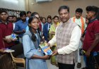 नारायणपुर के मेधावी छात्र सम्मानित- वन मंत्री  केदार कश्यप ने खिलाई मिठाई