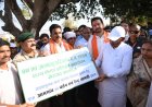 मुख्यमंत्री  विष्णु देव साय ने समाज प्रमुख को सौंपा टेंट एवं बर्तन सामग्री, ग्राम आमगांव में बढ़ेगा रोजगार