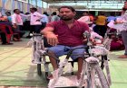 सुशासन तिहार : घुटनों के बल चलने की मजबूरी थमी, ट्राइसाइकिल से मिली जीवन लाल के सपनों को नई रफ़्तार….