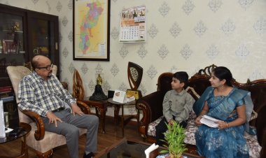 राज्यपाल रमेन डेका से आज लोक भवन में जिला दुर्ग के 6 वर्षीय 'गूगल बॉय ' रुद्र शर्मा ने अपने पालकों के साथ मुलाकात की।