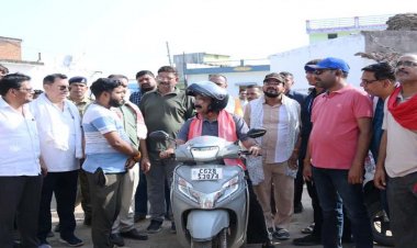 स्कूटी पर निकले उप मुख्यमंत्री अरुण साव, नगर भ्रमण कर विकास कार्यों का लिया जायजा….