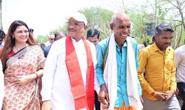 एक ग्रामीण का न्योता, मुख्यमंत्री का अपनापन - प्रधानमंत्री आवास से साकार हुआ सपना, मुख्यमंत्री ने कराया गृह प्रवेश
