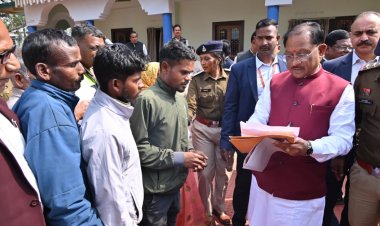  भीषण गर्मी में राहत: सुखबासुपारा में नलकूप खनन से दूर हुई पेयजल समस्या, ग्रामीणों ने मुख्यमंत्री का जताया आभार