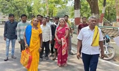 बर्खास्त कर्मचारियों की पुनर्बहाली की मांग तेज, कलेक्टर को सौंपा ज्ञापन