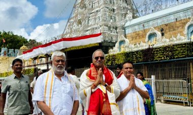 सांसद बृजमोहन अग्रवाल ने तिरुमला तिरुपति स्थित वेंकटेश्वर मंदिर में भगवान श्री वेंकटेश्वर स्वामी बालाजी के दर्शन-पूजन कर देश एवं प्रदेश की सुख-समृद्धि और खुशहाली की कामना की।