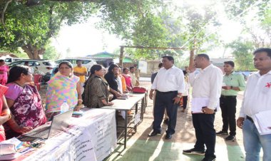 बस्तर कमिश्नर ने ग्राम संबलपुर और बम्हनी में बस्तर मुन्ने शिविर का किया निरीक्षण