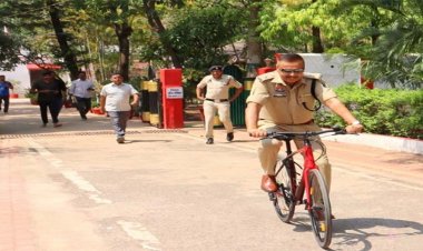ऊर्जा बचत और पर्यावरण संरक्षण संदेश के साथ एसपी साइकिल से पहुंचे कार्यालय