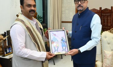 राज्यपाल श्री डेका से केन्द्रीय ग्रामीण विकास राज्य मंत्री श्री पासवान ने किया सौजन्य भेंट