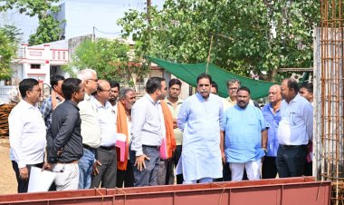 रायपुर पश्चिम विधायक ने विकास कार्यों की कमान संभाली: ठक्कर बाबा वार्ड में निर्माणाधीन पानी टंकी और महतारी सदन का 'ऑन-साइट' निरीक्षण