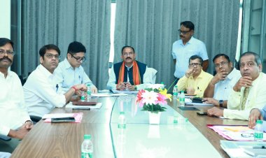 स्वास्थ्य मंत्री श्याम बिहारी जायसवाल ने मंत्रालय में स्वास्थ्य सेवाओं को लेकर ली उच्चस्तरीय समीक्षा बैठक