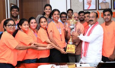 उप मुख्यमंत्री साव से फेडरेशन कप मिक्स्ड नेटबॉल चैंपियनशिप में रजत पदक जीतने वाले खिलाडिय़ों ने की मुलाकात