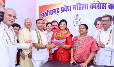 महिला कांग्रेस की कार्यवाहक अध्यक्ष संगीता सिन्हा ने पदभार ग्रहण किया