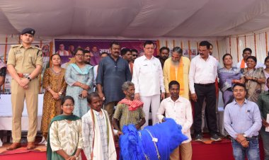 मछली पालन विभाग द्वारा मछुआरा समिति को वितरित किया गया मछली पकड़ने का जाल