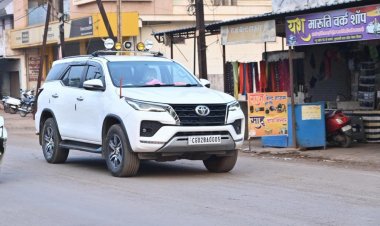 राजस्व मंत्री  टंक राम वर्मा ने छोड़ा 'पायलट-फॉलो' वाहनों का काफिला