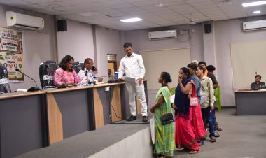 कलेक्टर ने जनदर्शन में सुनी आमजनों की समस्याएं