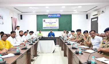 कलेक्टर की अध्यक्षता में जिला स्तरीय सड़क सुरक्षा समिति की बैठक आयोजित