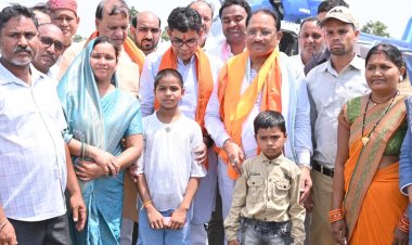 चिरायु योजना से मिली नई जिंदगी: समीरा और नितिन ने मुख्यमंत्री को थैंक यू कार्ड देकर जताया आभार’