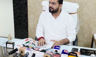 निगम नेता प्रतिपक्ष आकाश तिवारी ने महापौर के बयान पर किया पलटवार