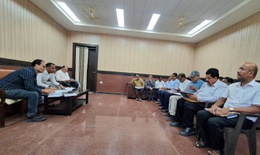 लोक निर्माण विभाग के सचिव ने सड़कों का काम देखा