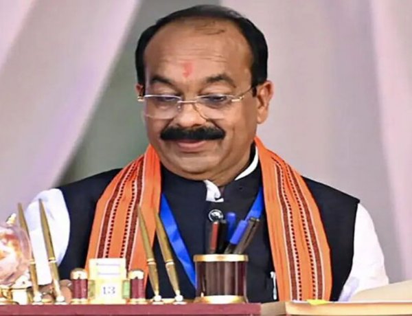 उप मुख्यमंत्री साव ने दी श्रमिक दिवस की बधाई: कांग्रेस के बोरे बासी दिवस और बैठक पर साधा निशाना