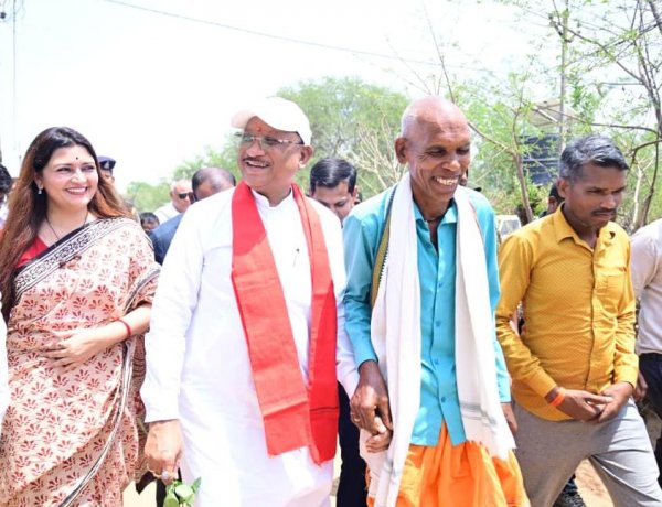 एक ग्रामीण का न्योता, मुख्यमंत्री का अपनापन - प्रधानमंत्री आवास से साकार हुआ सपना, मुख्यमंत्री ने कराया गृह प्रवेश
