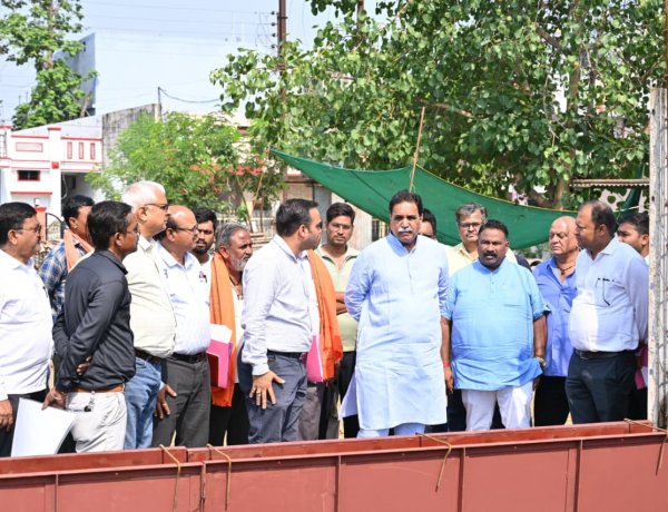 रायपुर पश्चिम विधायक ने विकास कार्यों की कमान संभाली: ठक्कर बाबा वार्ड में निर्माणाधीन पानी टंकी और महतारी सदन का 'ऑन-साइट' निरीक्षण