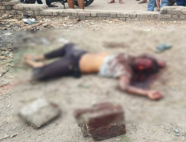 CRIME NEWS: सिर पर ईंट से वार कर युवक की हत्या, खैरपुर गांव में रक्तरंजित लाश मिलने से सनसनी