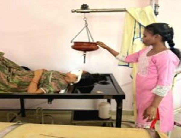 सेहत के साथ युवाओं को मिल रही मुख्यधारा की रोशनी  जिला प्रशासन की अनूठी पहल से संवर रही जिंदगी