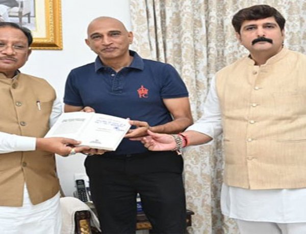 पूर्व भारतीय क्रिकेटर व छत्तीसगढ़ क्रिकेट टीम के कोच अमय मिले सीएम से