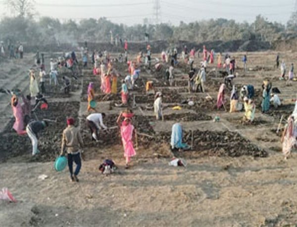 जल संरक्षण के साथ मिल रहा बंपर रोजगार, मोर गांव, मोर तरिया अभियान से संवर रहे ग्रामीण क्षेत्र
