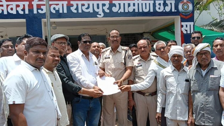 तिल्दा नेवरा : 6 वर्षीय बच्ची से हैवानियत के आरोपी के खिलाफ फूटा साहू समाज का गुस्सा, फांसी देने की मांग को लेकर दिया ज्ञापन