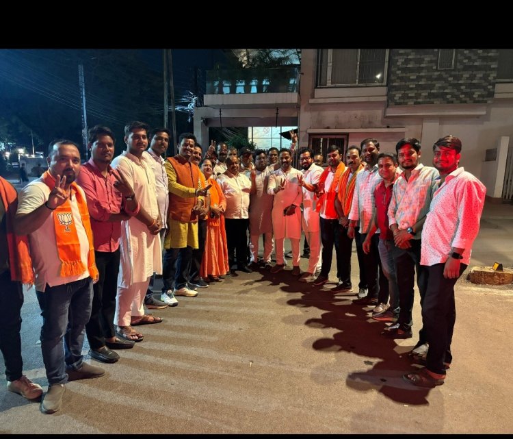 ऐतिहासिक जीत का जश्न: राष्ट्र निर्माण की दिशा में नई ऊर्जा — विधायक पुरंदर मिश्रा के नेतृत्व में उत्साहपूर्ण आयोजन