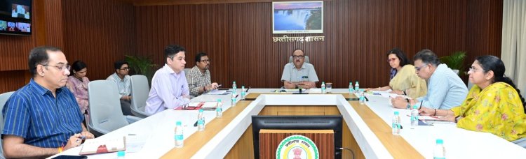छत्तीसगढ़ के मुख्य सचिव  विकासशील ने राज्य में मादक पदार्थों की तस्करी और नशाखोरी के विरुद्ध जीरो टॉलरेंस की नीति अपनाते हुए अधिकारियों को सख्त कार्यवाही के निर्देश दिए हैं।