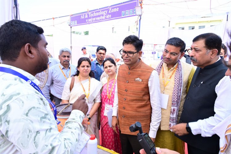 इनोवेशन महाकुंभ 1.0 में वित्त मंत्री ओपी चौधरी ने किया स्टॉल्स का निरीक्षण, युवाओं को दिया नवाचार का संदेश