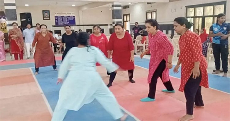 महिला कबड्डी : भाजपा महिला मोर्चा की टीम को आठ प्वाइंट से परास्त कर महाराष्ट्र मंडल विजेता