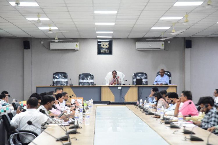 कलेक्टर ने सुशासन तिहार व बस्तर मुन्ने शिविर के आवेदनों पर गंभीरता से निराकरण के दिए निर्देश