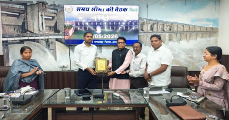 पंचायत एडवांसमेंट इंडेक्स में धमतरी की मंदरौद और खम्हरिया पंचायत का शानदार प्रदर्शन, सरपंच और सचिव सम्मानित